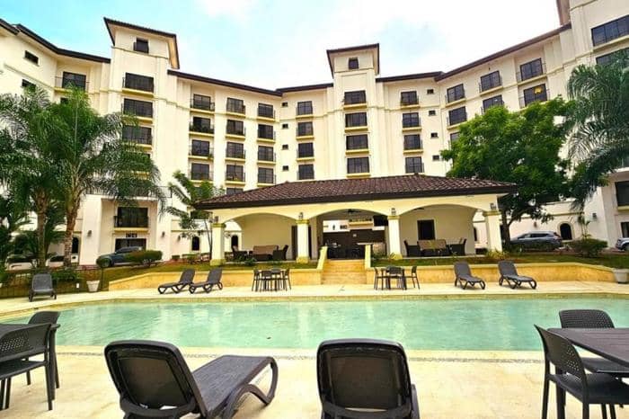 Venta de apartamento en ph embassy village, clayton, panamá - foto 1