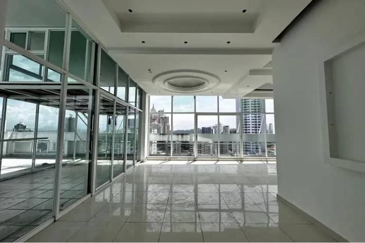 Venta de Penthouse Reposeído en Bella Vista, Panamá - foto 1