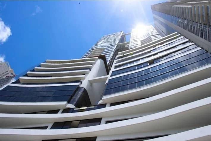 Venta de apartamento con linea blanca en PH Condesa del Mar, Avenida Balboa - foto 1