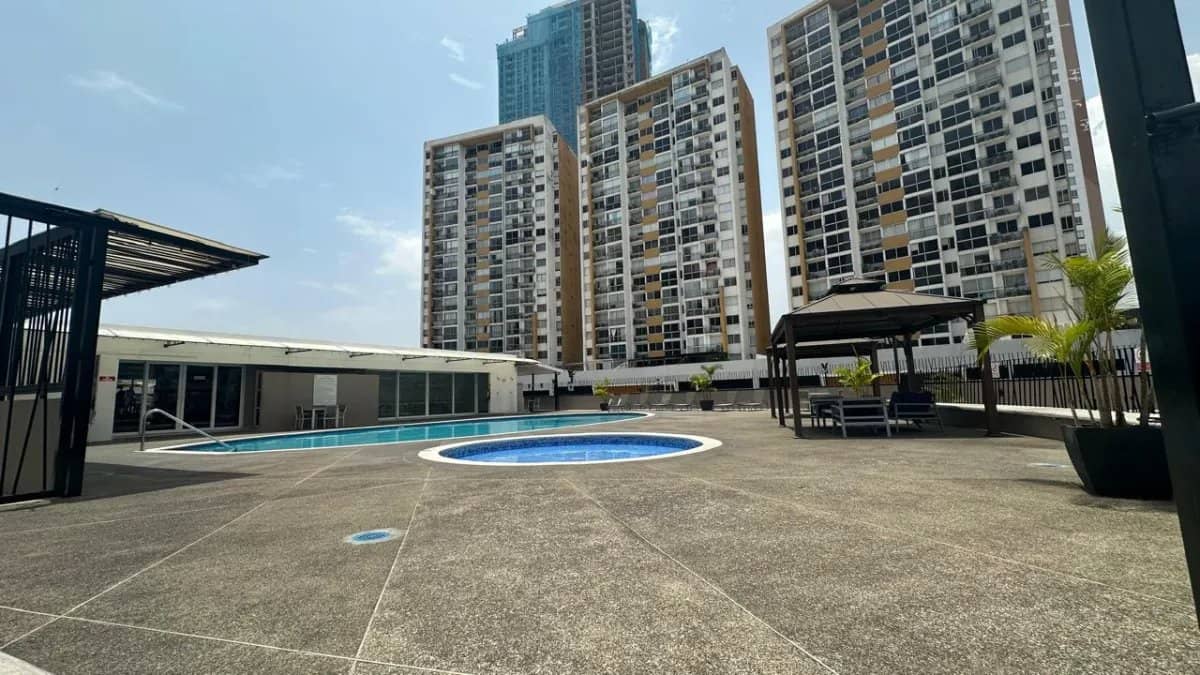 Se vende apartamento reposeído en Condado del Rey, Panamá - foto 1