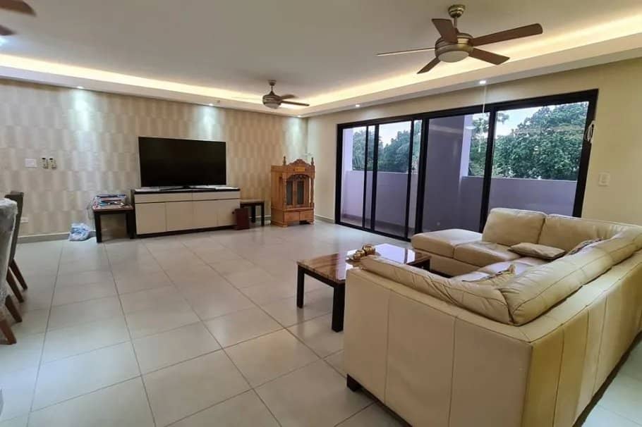 Se alquila apartamento amueblado en Embassy Club, Clayton - foto 1