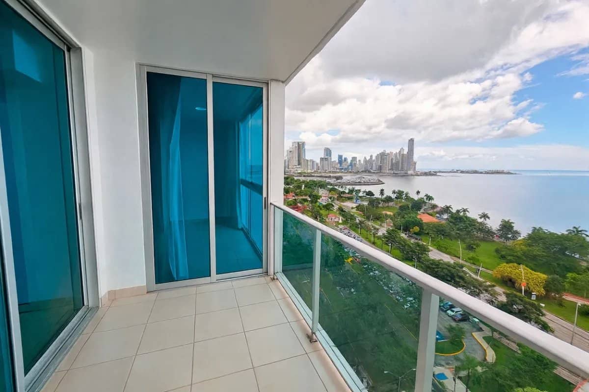 Hermoso Apartamento con Vista al Mar en Venta/Beautiful Apartment for Sale with Ocean View - foto 1