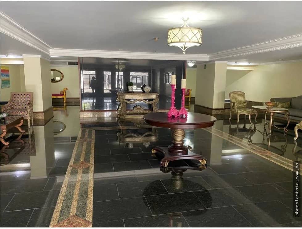 Se vende apartamento en La Cresta, PH Alcazar - foto 1