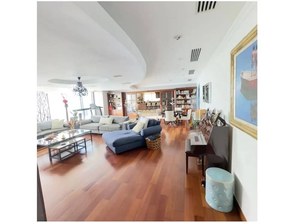 SE VENDE APARTAMENTO EN AVE BALBOA MIRAMAR PLAZA DE 5 HABITACIONES - foto 1