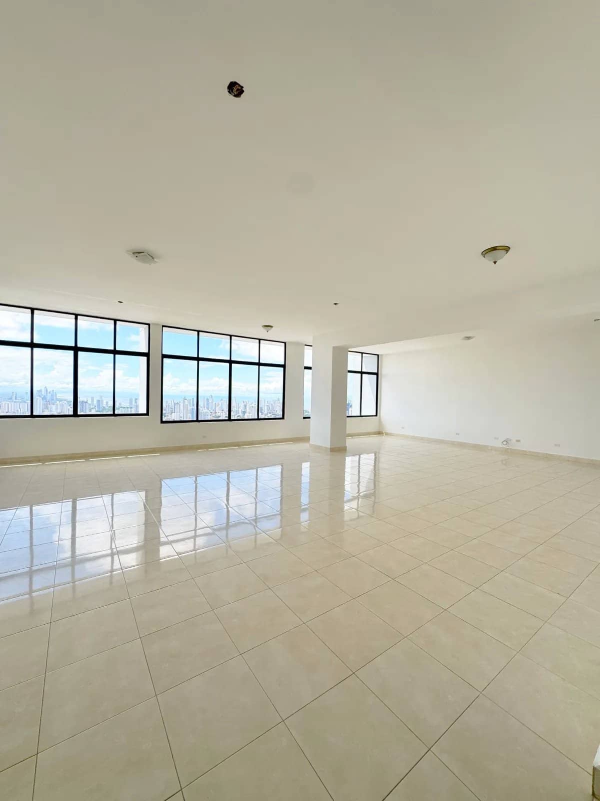 Majestic Penthouse en Elite 400, 590 m², Vista 360°, Exonerado por 20 Años - foto 1