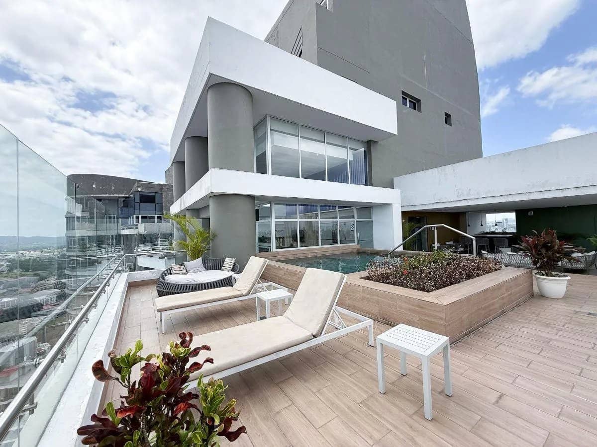 Espectacular Penthouse en Luxor 400 El Cangrejo 300 m², 4 Rec + CBE y Balcón - foto 1