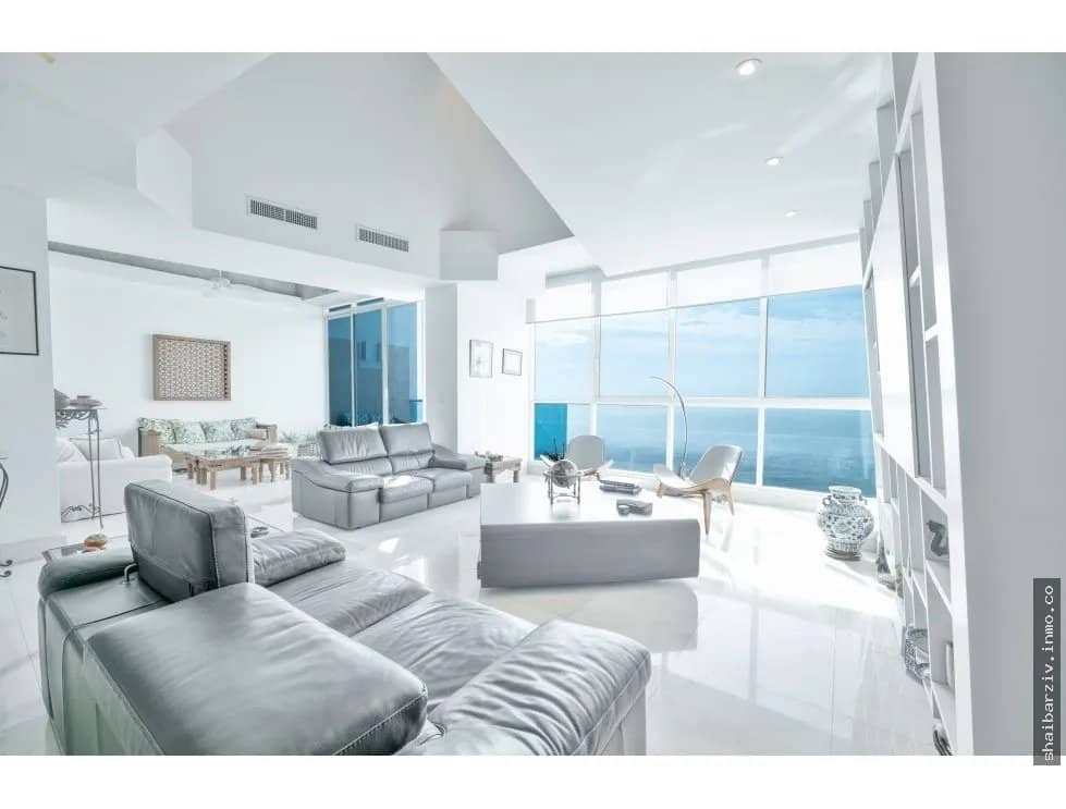 SE VENDE BELLO APARTAMENTO EN PRIMERA LÍNEA DE COSTA DEL ESTE - foto 1