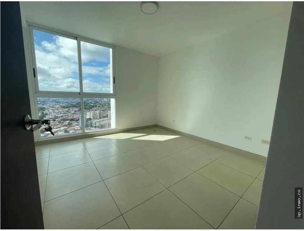 SE VENDE APARTAMENTO EN KING'S PARK - foto 1