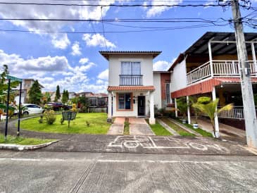 Venta de casa en esquina Residencial Aragon (Arraijan) - foto 1