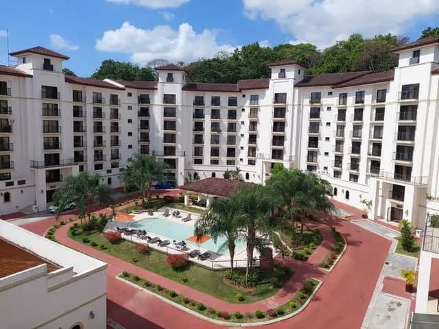 Vendo apartamento en Embassy Village - foto 1