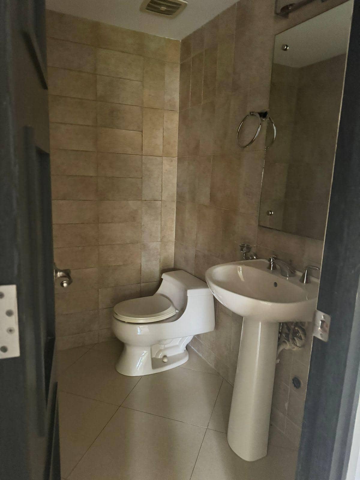 VENTA DE APARTAMENTO REPOSEIDO EN PH EMBASSY CLUB - foto 1