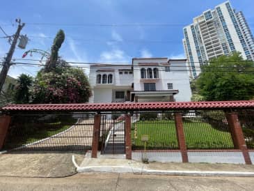 Venta de casa dos pisos con elevador en La Loma (Hato Pintado) - foto 1