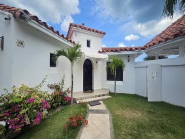 Casa con vista al mar en San Carlos, Panama - foto 1