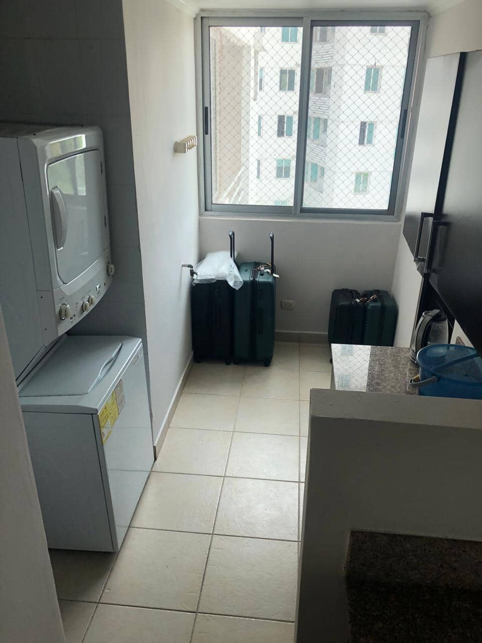 SE VENDE APARTAMENTO EN CLAYTON PARK CON INQUILINO Y VISTA LA BOSQUE - foto 1